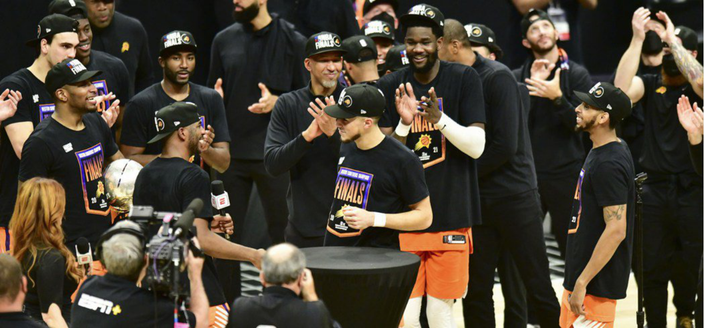 幼儿贴纸小课堂|保罗、布克乐坐车顶，太阳接机球迷狂欢庆祝