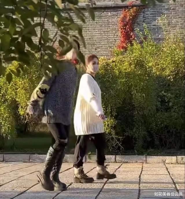 阿娇|阿娇阿Sa被偶遇，生图不如素人，网友：阿娇又胖又矮看着不到150