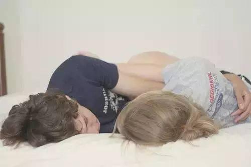 吴嘉情吧 出差提前回家，女人看到的这一幕后，崩溃了