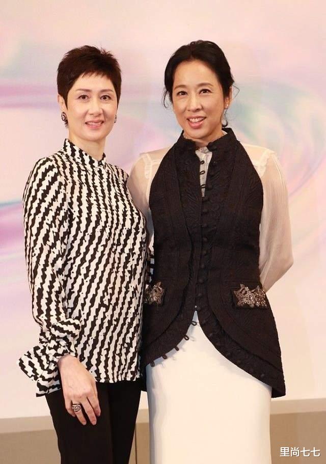 里尚七七|朱玲玲现身港姐评委见面会,生图眼袋松弛,满脸皱纹暴露63岁年龄