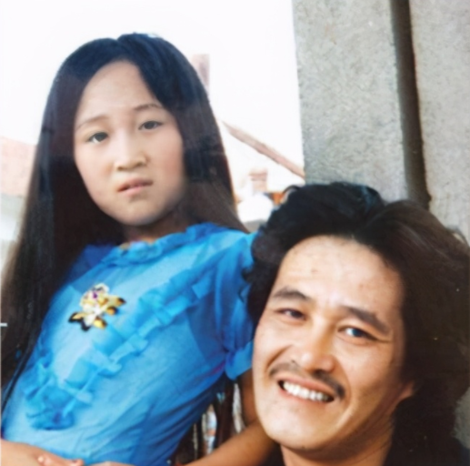 赵本山|同父不同命！赵本山与葛淑珍离婚31年，俩儿女天差地别