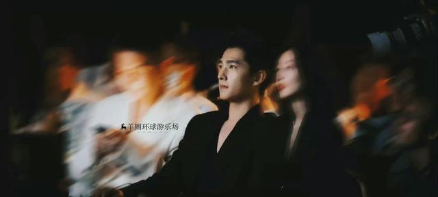 王建国|GQ红毯：热巴改台本，李现穿裙子，杨天真撞衫王嘉尔
