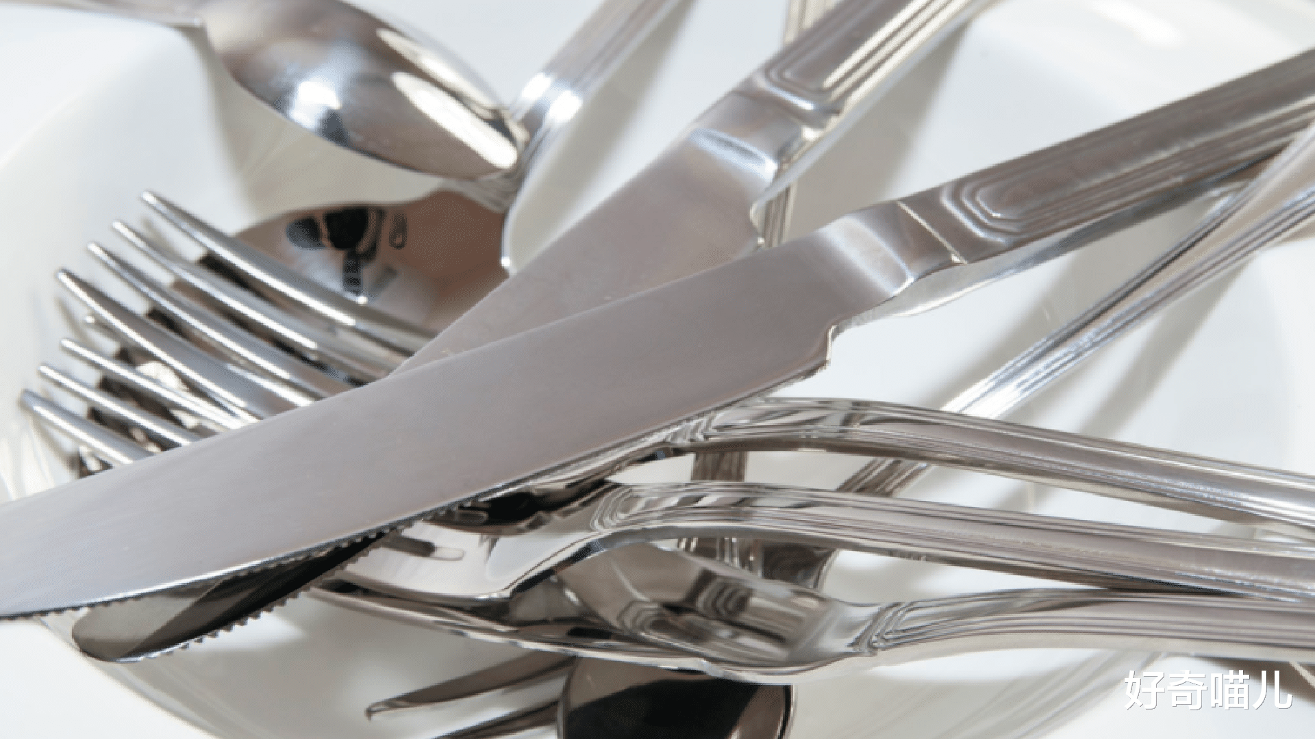 好奇喵儿|千万不要再微波炉里加热这几种食物,加热后的菠菜马铃薯毒性大发!