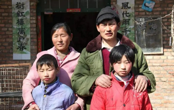 朱之文|大衣哥女儿买菜被拍，当场发火大声叫喊，200斤身材被嘲像怀孕七个月