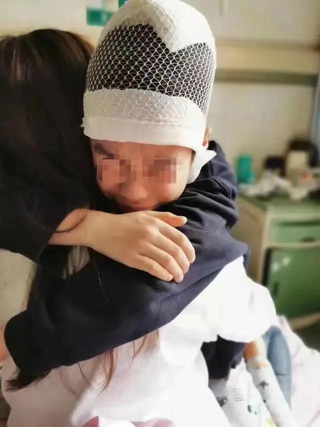 太平洋亲子网 9岁男孩被老师揪头发致皮骨分离，穿刺7次！但更令人后怕的是...