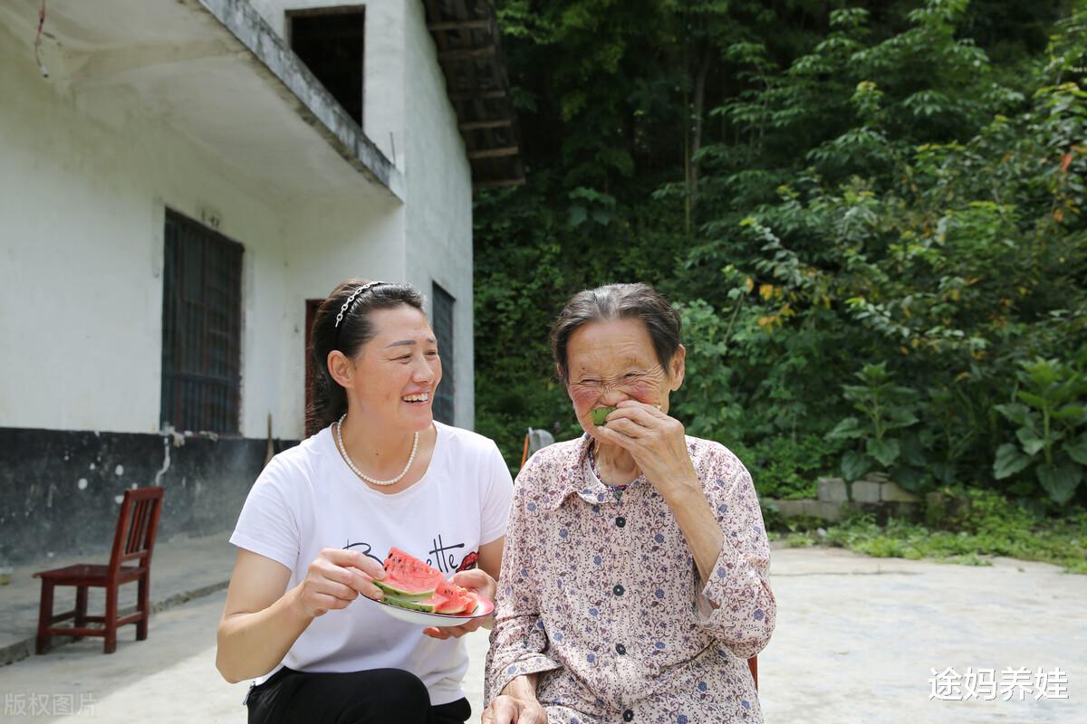 途妈养娃|怼婆婆的视频为什么越来越火？轻松圈粉上百万，拍段子也有人买账
