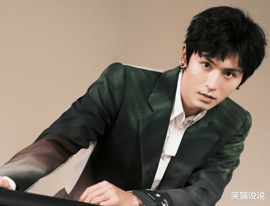 张哲瀚|张哲瀚粉丝外网喊冤，被海外网友嫌弃，知情人士曝：他还有更吃惊的事情没曝！