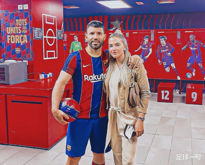 巴塞罗那 巴萨惨败后第二天！梅西老友惹争议，引得球迷集体狂嘘：简直离谱