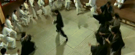 八佰|香港影坛的大佬聚齐了，这部电影动作片迷一定不要错过