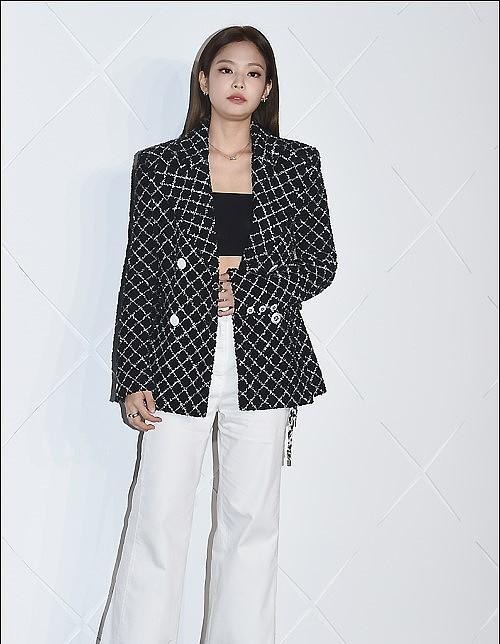 刘美华时尚 Jennie不愧是人间香奈儿,穿抹胸裙子都很富贵,生图更美