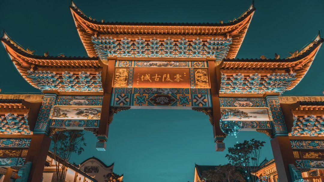 奶球妈咪聊|被山水包围的古城,始建于公元前124年,距今已有2100多年历史!