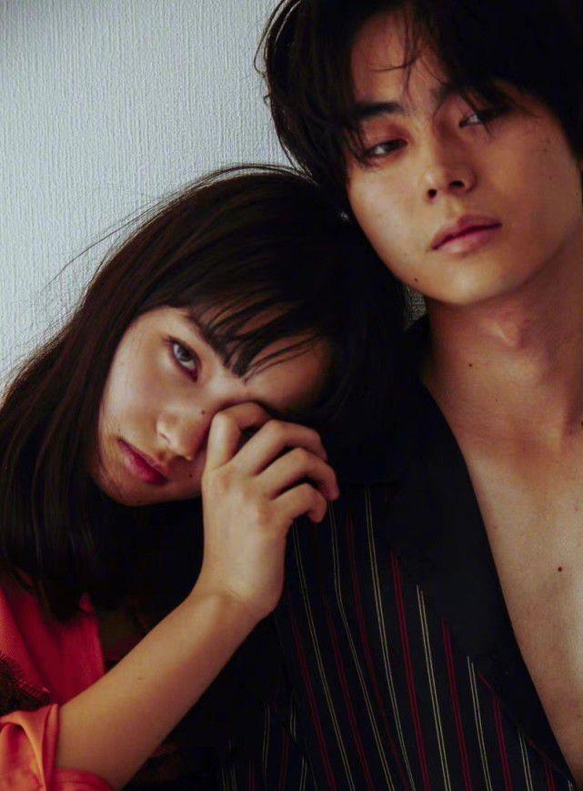 |被石原里美赞帅气的菅田将晖,愿意为女友退社,果真是宠妻好男人