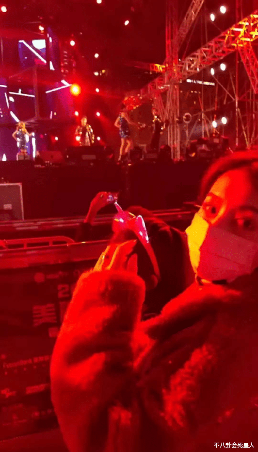 TVB|TVB跨年太搞笑，郭富城冷到流鼻涕，透明口罩起雾像氧气罩