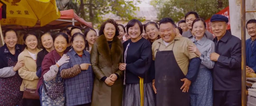 中国电影|让中国电影工业倒退50年，被捧上神坛的《李焕英》，正在被痛骂