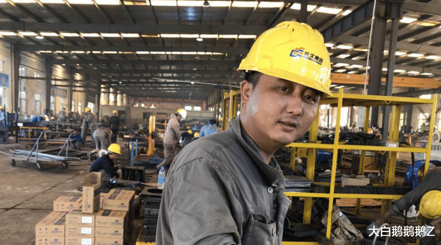 工人|这些“没人青睐”的工作月收入1万以上，一个是司机一个是工人