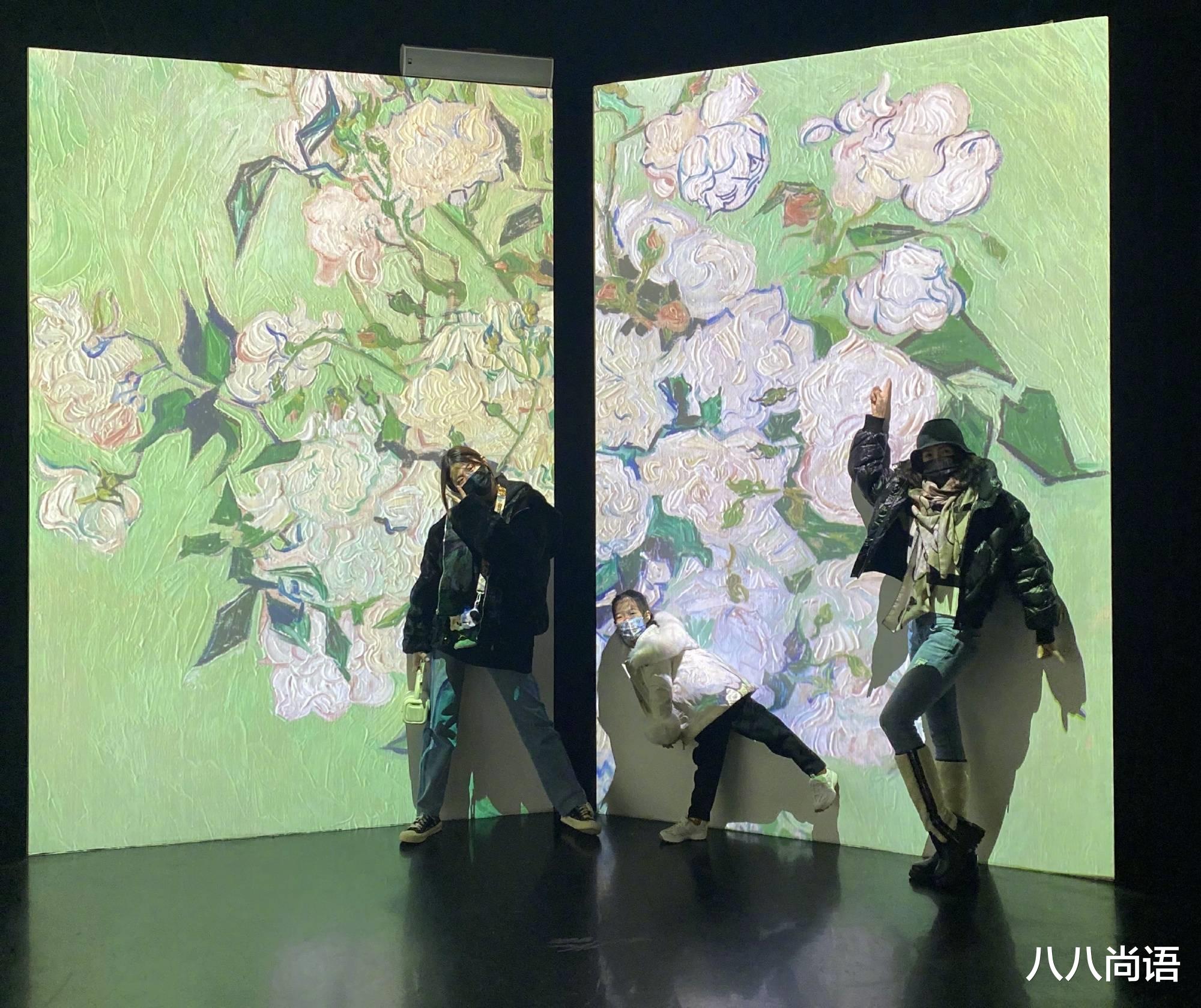 维也纳|继发单曲后，汪曼熙高调与家人去看展，同框6岁醒醒太有姐妹相了