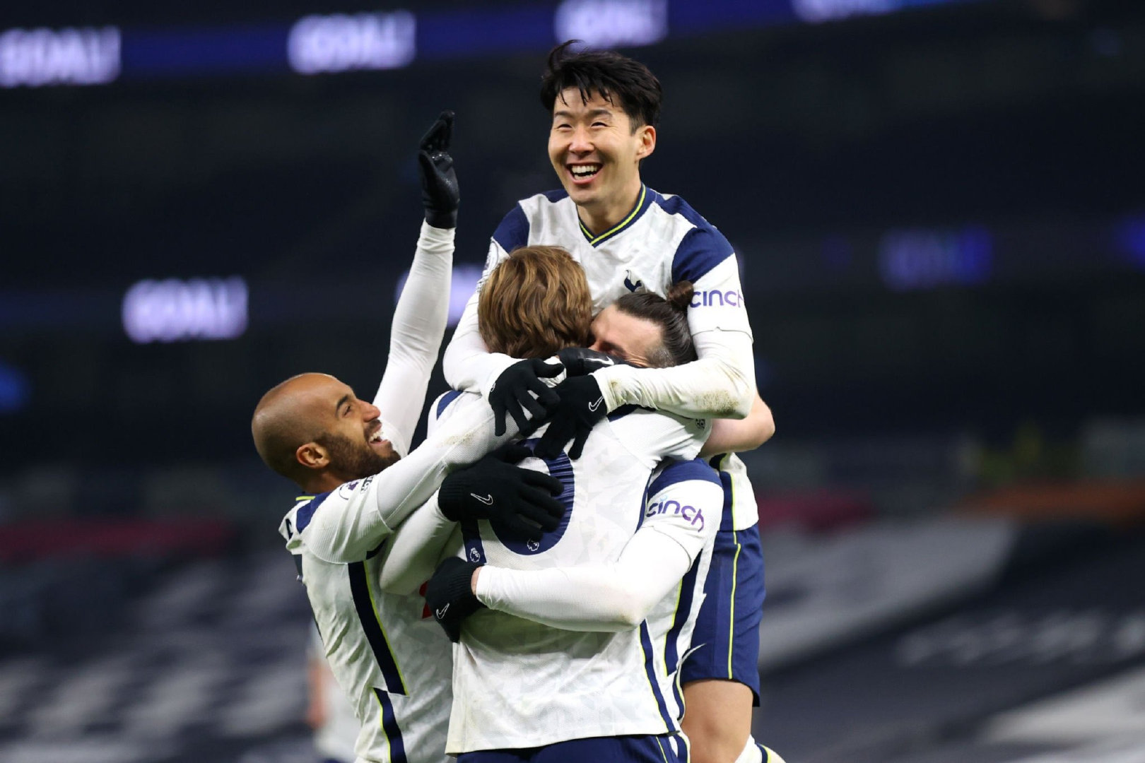 祝铭震|从昙花一现到被穆里尼奥误入歧途，这样的组织中锋，职业生涯很长