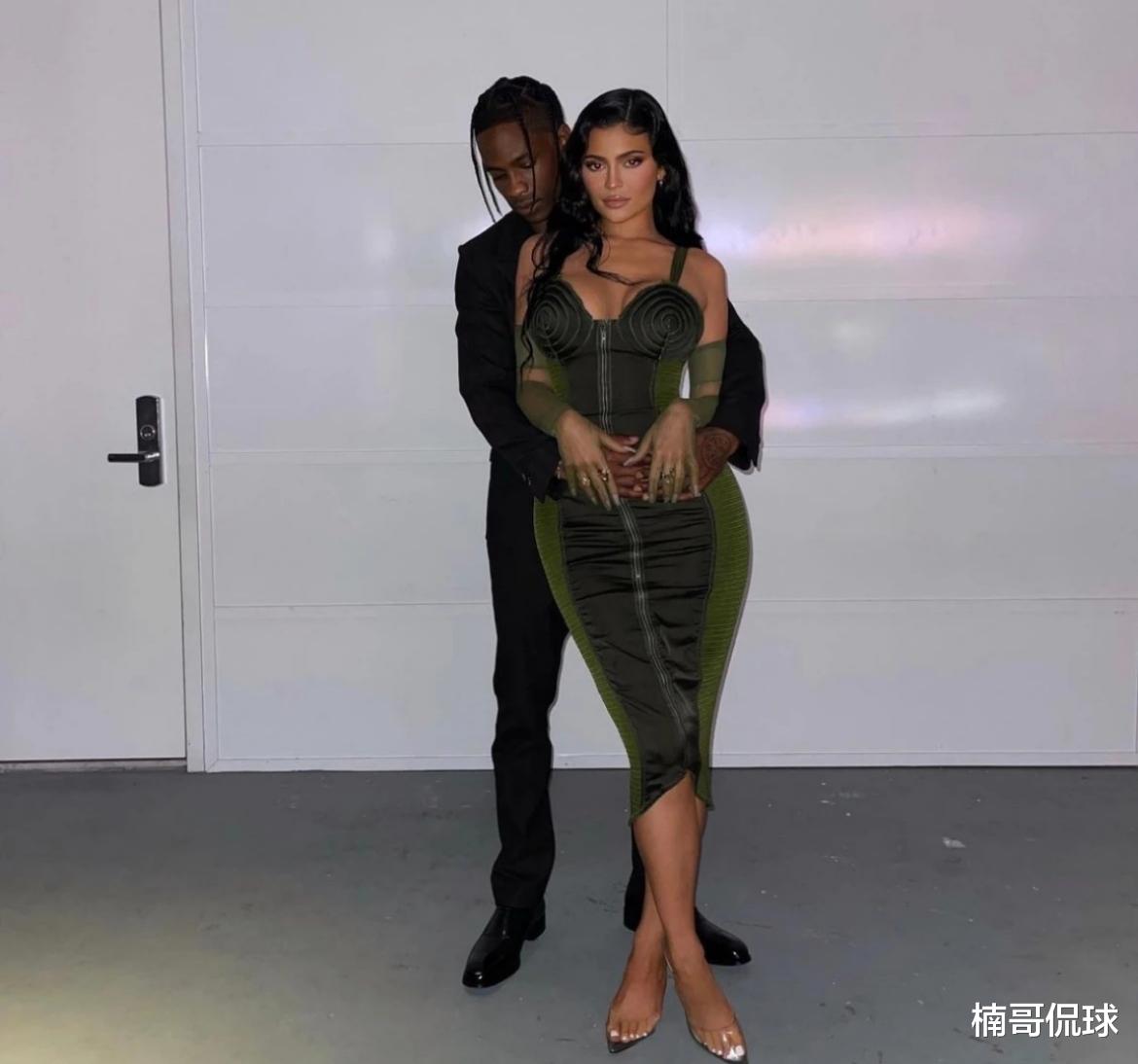 金小妹|金小妹晒孕照，黑人男友携女儿陪伴，65岁母亲与小25岁男友很恩爱