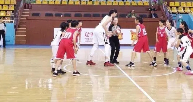 姚明|14岁身高2.27米超姚明！张子宇会是女篮称霸世界核心力量？