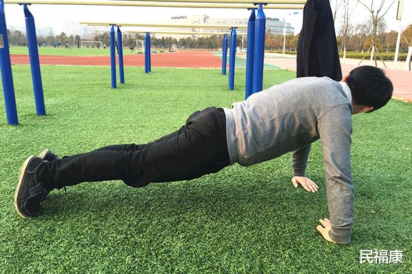 菠菜|男子每天做100个俯卧撑，越做腰越疼，咋回事？