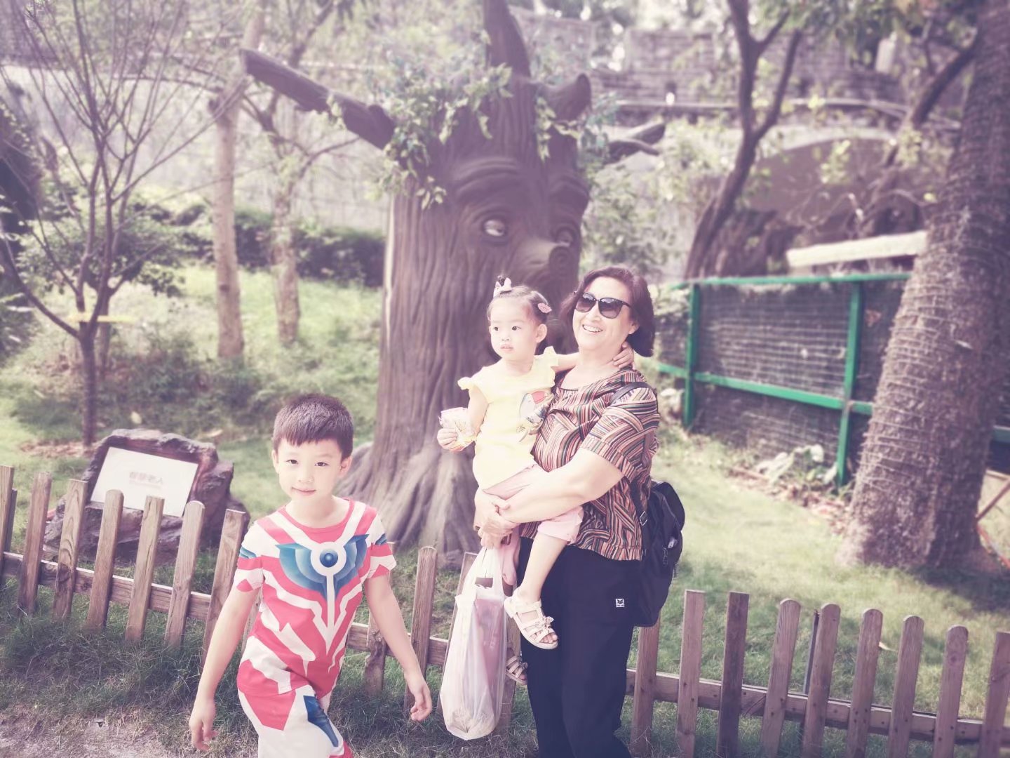 西红柿妈妈|智慧奶奶火了，老人带孩子也能很靠谱，这些方法助老人带出优秀娃