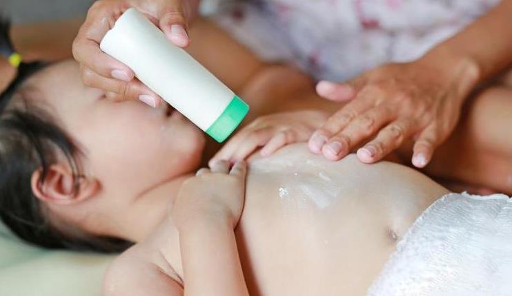 我是妈妈|夏天一到，宝宝就容易“淹脖子、淹大腿”，家长如何做好肌肤护理