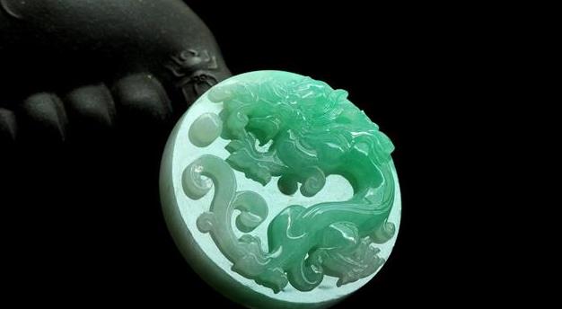 翡翠|吃药或许是因为你生病了,可是在翡翠行业中,意思却大不相同!