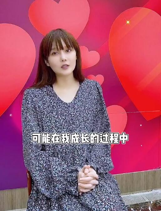 明星素颜|赵本山女儿全素颜出镜，有气无力憔悴没精神，穿着宽松被疑怀孕