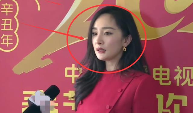 杨幂|杨幂怕是央视“照妖镜”终结者，拍谁谁丑，她呲着牙大笑都美翻了