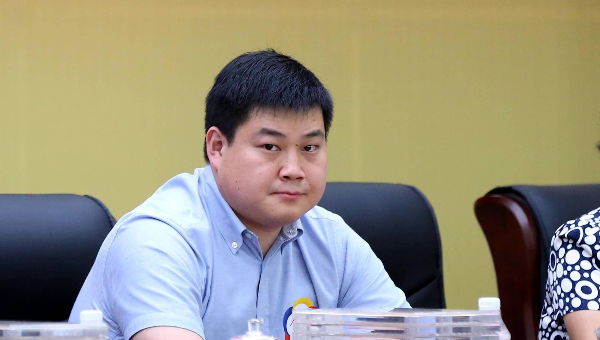 奶球妈咪聊|最励志的富二代:靠能力接手500强企业,35岁成为新疆首富