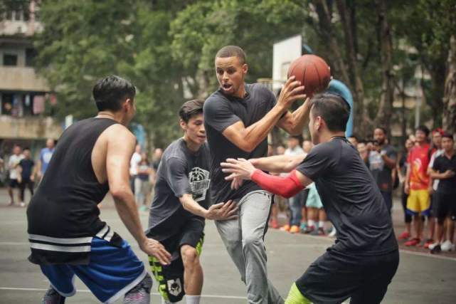 奥尼尔|去你的篮球梦！看完这五张照片，你就明白普通人为何打不了NBA