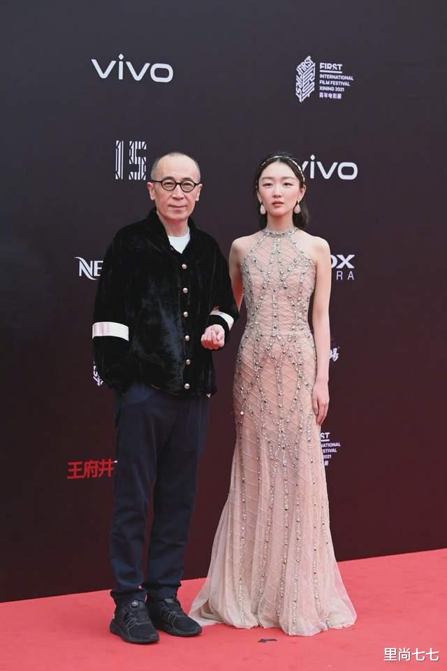 童瑶|童瑶穿了王菲的衣服，姚晨比男明星壮硕，姜文老婆周韵成红毯最佳