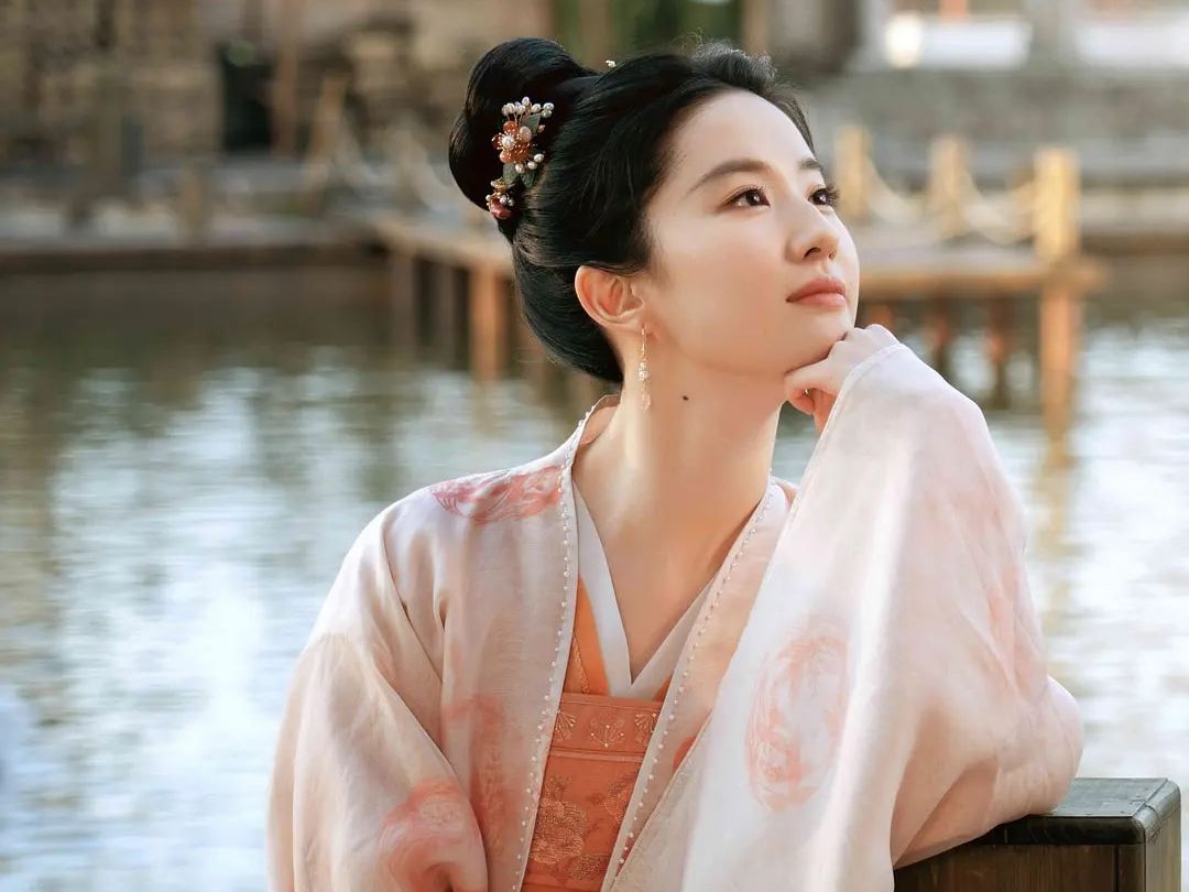 鞠婧祎|5位演技拉胯的明星,鞠婧祎只负责美,刘亦菲曾被吐槽“面瘫脸”