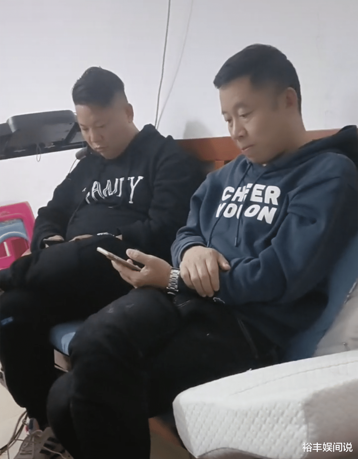 |孙辉获妈妈称赞爱动脑筋，孙海洋却遭网友批评，儿子面前不懂回避