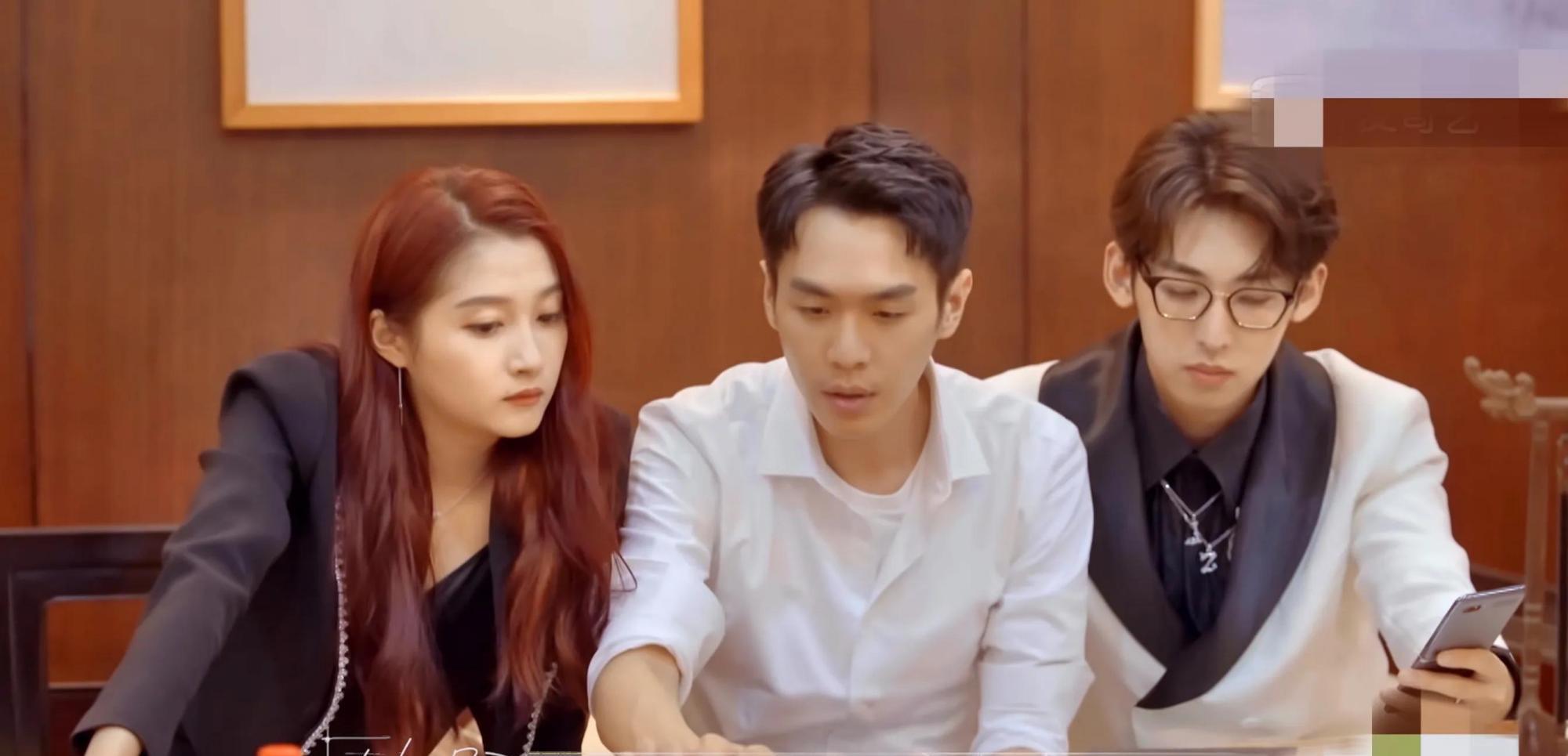 秦霄贤|“傻萌”秦霄贤的高光时刻：给我根回去！