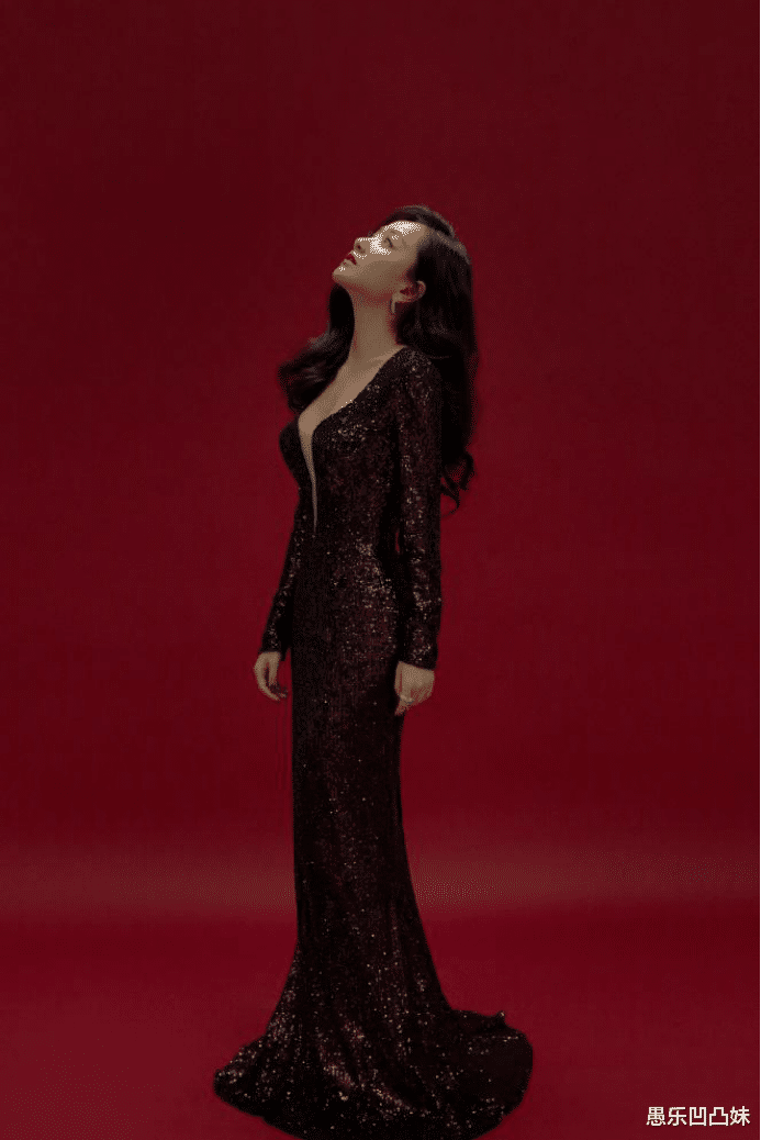 卡戴珊|40岁杨蓉与42岁卡戴珊，东方美与西方辣的交织，你更喜欢哪一款？