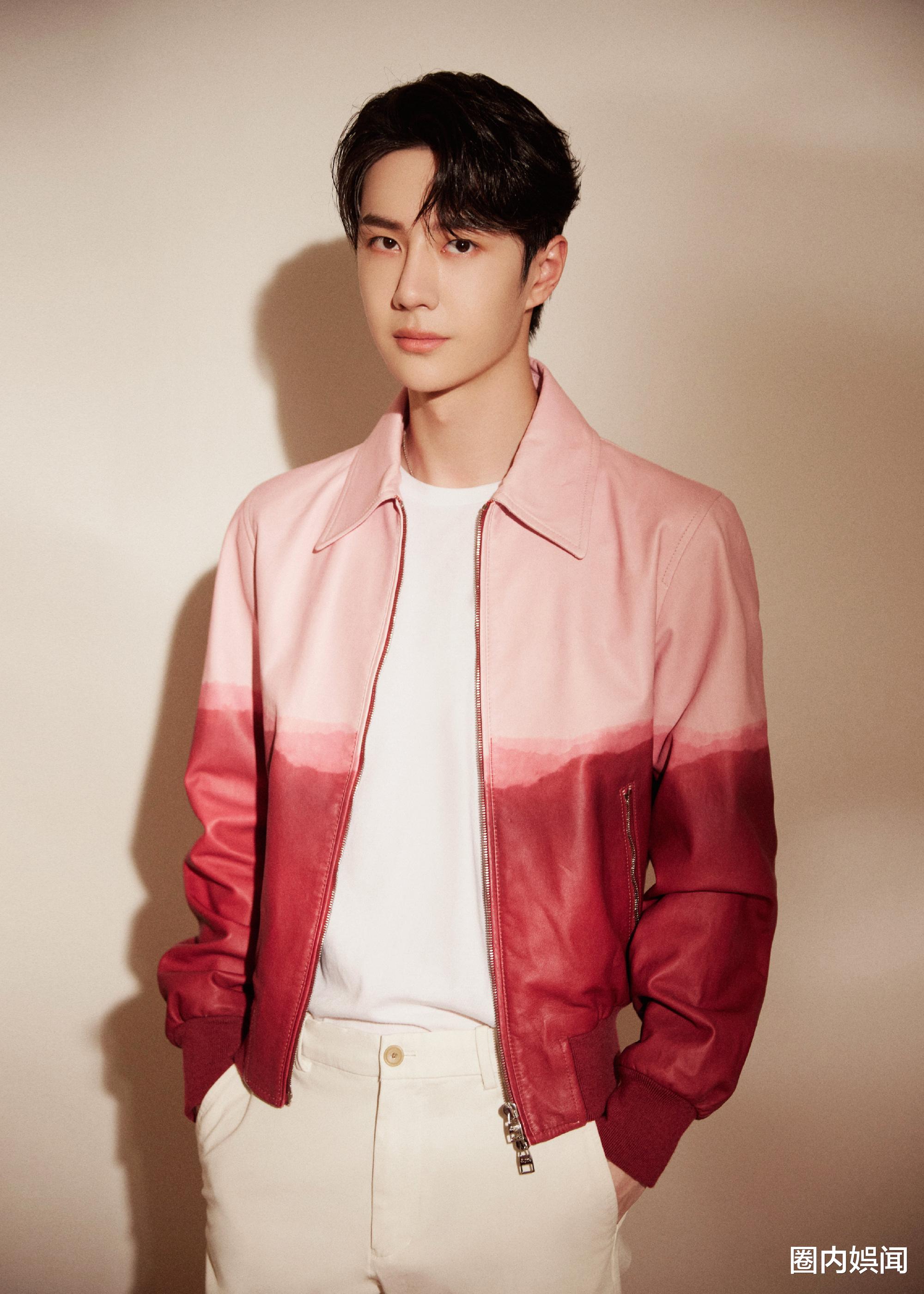 王一博|《风起洛阳》最新路透曝光！王一博宋轶剧中相拥，剧外小表情瞩目