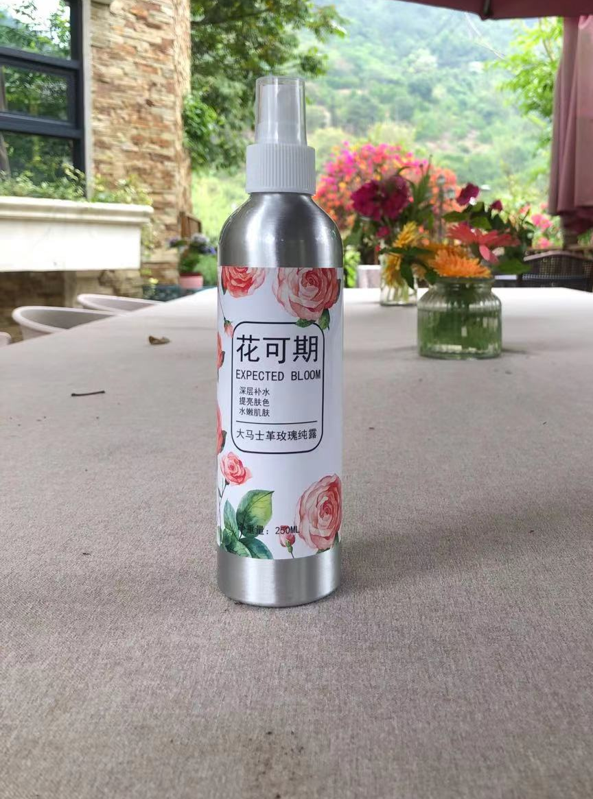 补水 化妆水爽肤水：让补水变得更简单，肌肤清新柔润。
