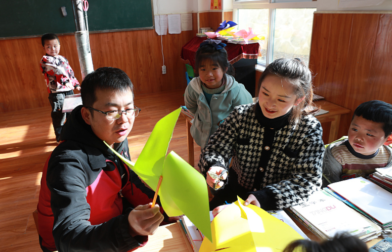 |这一事业编预计招聘10万人，女生更占优势，师范生的春天来了