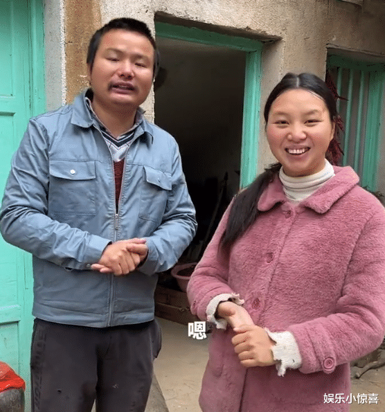 人物设定|实锤了！小春花镜头前提裤子，肚子全没了，网友：一家都是戏精