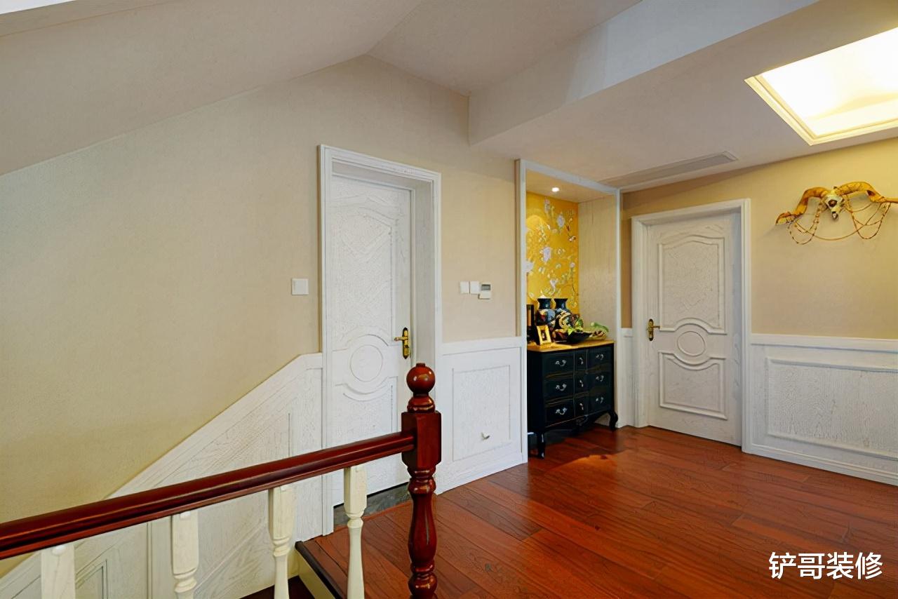 美式别墅的独特韵味，客厅没有电视也很美，复古和浪漫并存?