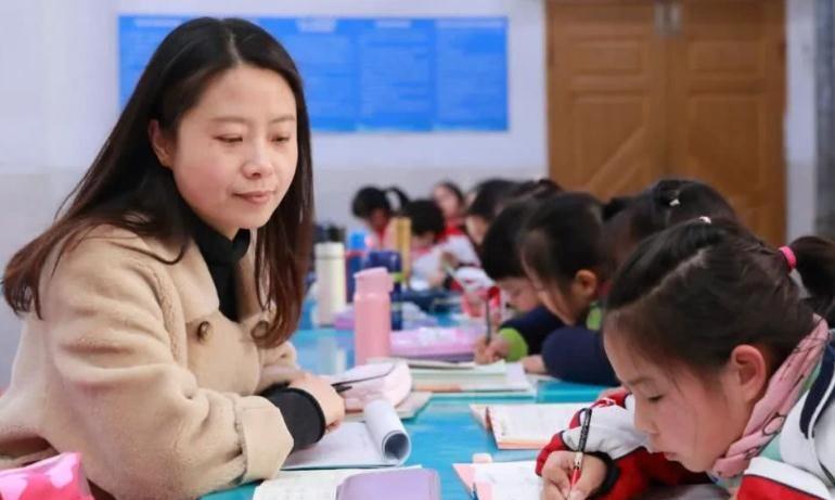 高秀花说育儿|课后延时服务“升级”,初中生“晚自习”回来了,还是减负吗