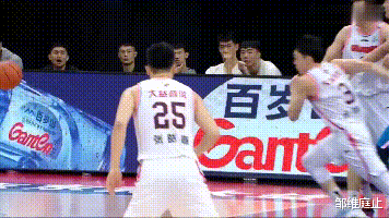 足协杯|胡明轩险些破相，部分言论却说他假摔，裁判的判罚有争议！