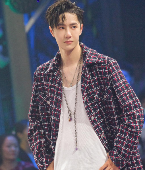 王一博|三千万顶流露蛛丝马迹，让李易峰王一博挡枪，曝出来得被饭圈骂惨