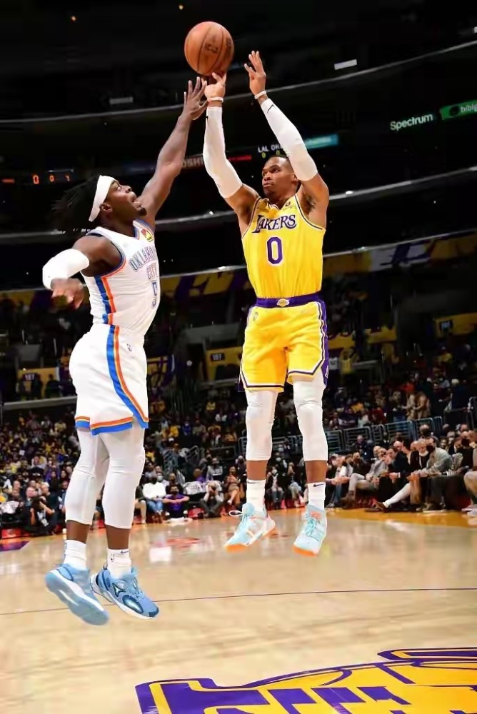 刘华体会讲体育课|两场被逆转45分！安东尼尽力威少关键失误，沃格尔用人太不理智