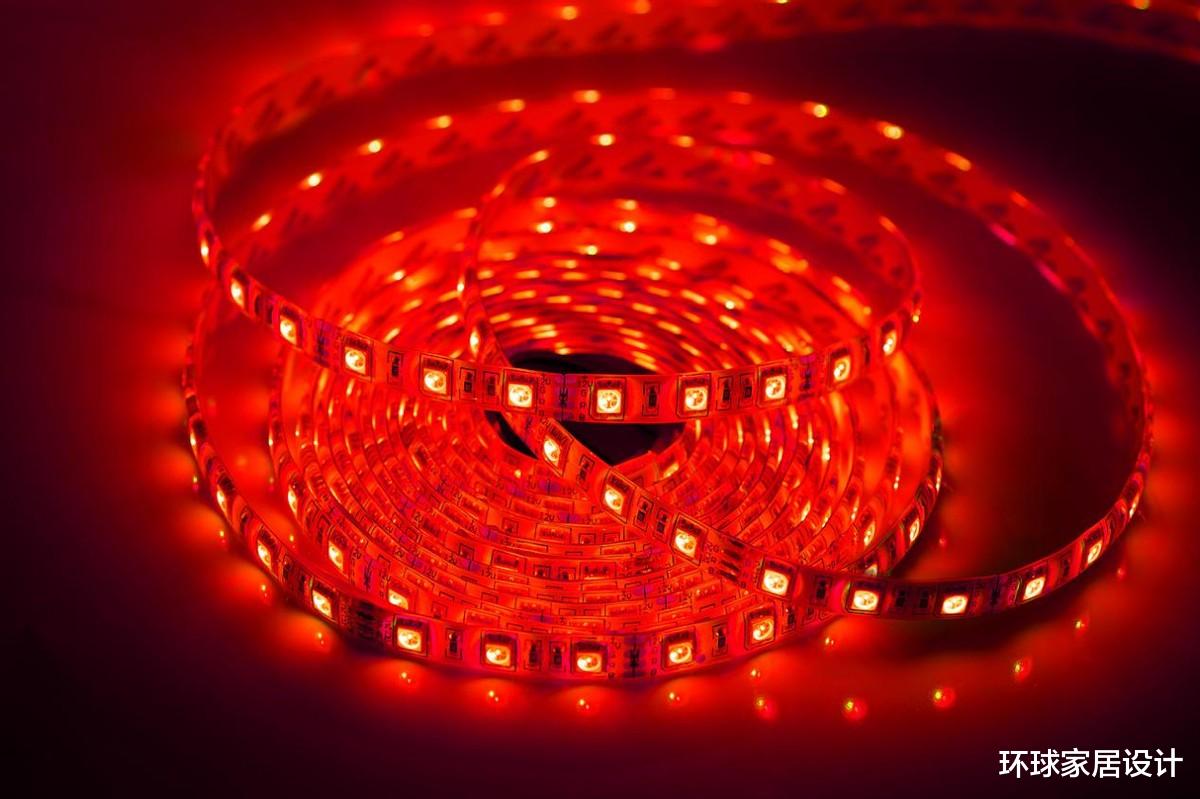 你家吊顶还在做石膏线吗?现在流行做一圈发光线条,好看又实用!