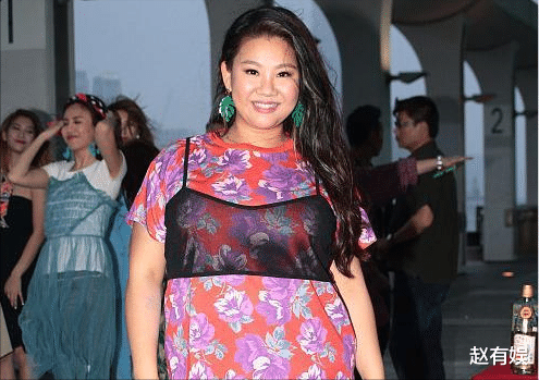 柘榴|8个月时父母离婚，21岁母亲离世后，生父对她不闻不问