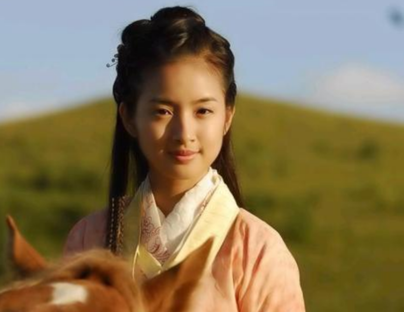 张国荣|她是“小龙女”的最佳人选，人气太高拒演，后来古装剧接连翻车了