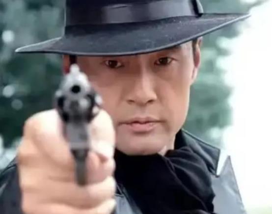 范上官|老戏骨于荣光,婚后30几年为何0绯闻?看他妻子是谁就知道了