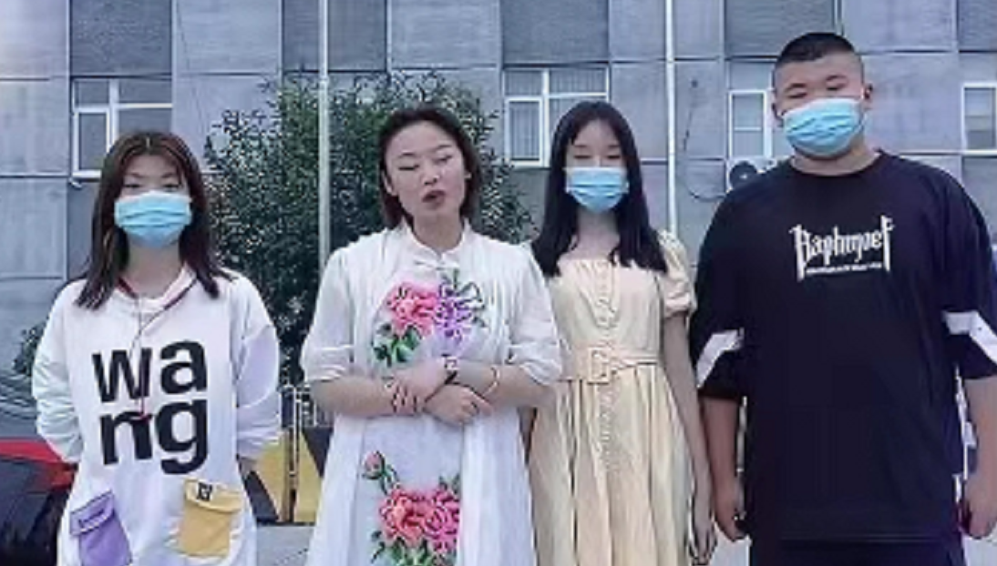 曾志伟|草帽姐住院拍视频，疑似为生子烦恼而生病，女儿读的音乐学院